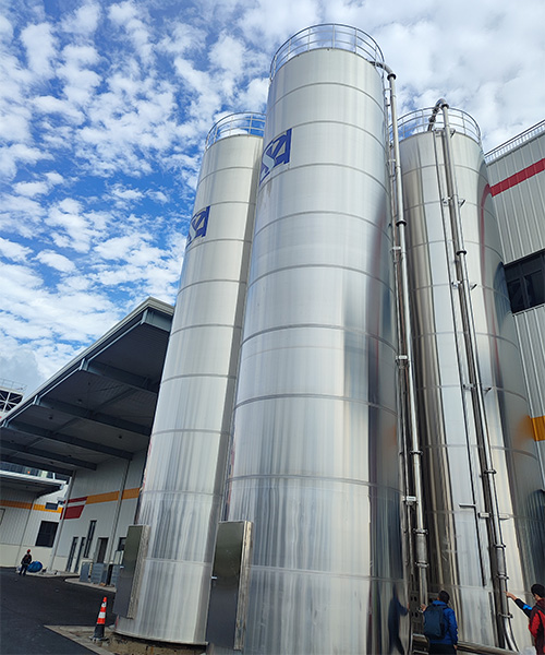 Vonkajšie skladovacie silo Niasi na plastovú surovinu
